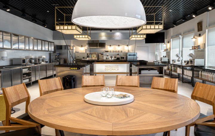 We provide a fully equipped workplace
