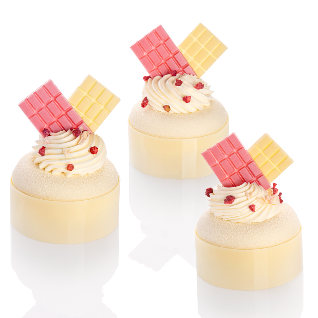 Small chocolate plaques in pink and white colours