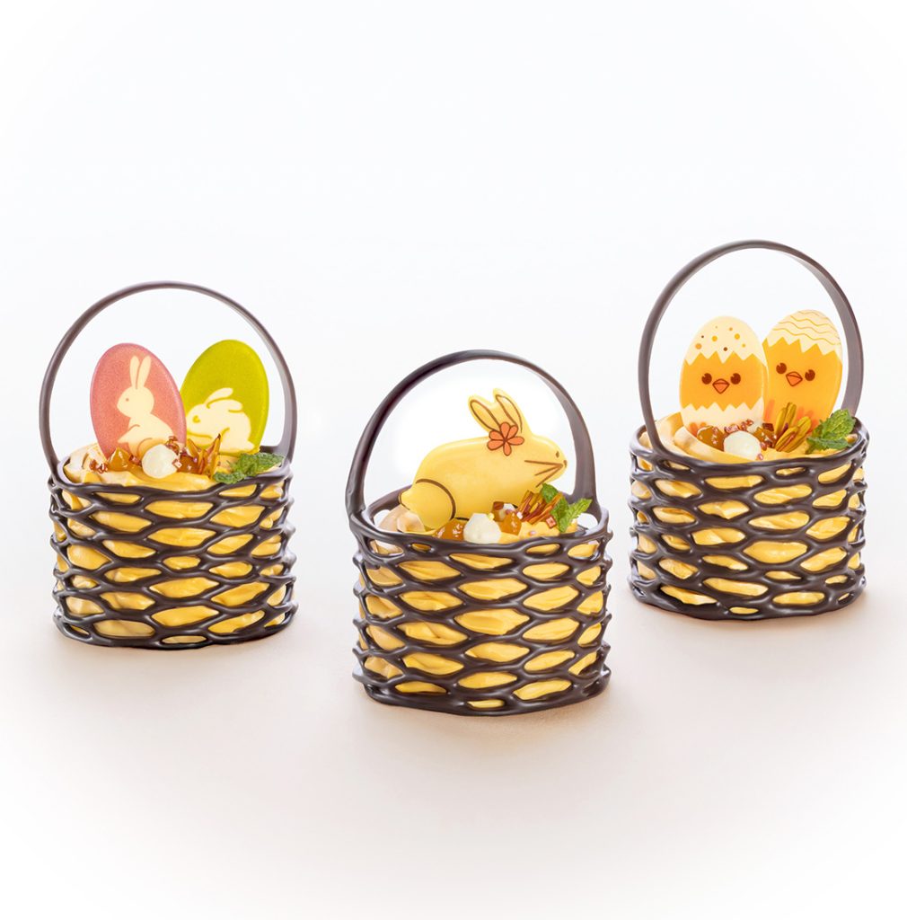 Easter dessert – baskets with bunnies