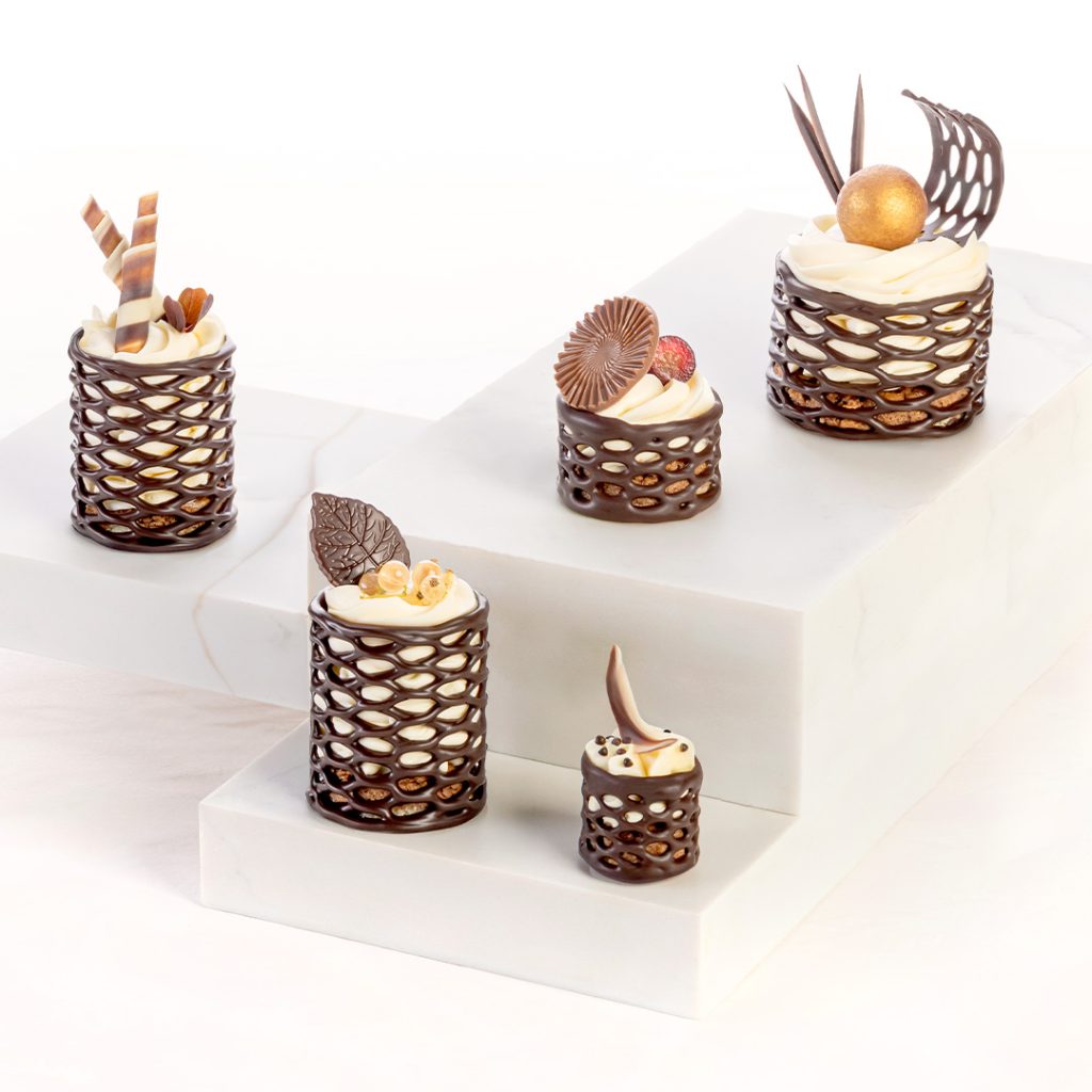Art Grillage – a sweet composition with chocolate moulds